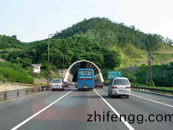 公路 公(gong)路(lu)